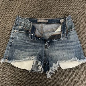 Lightly worn high waisted jeans shorts. Sz small (26/27)